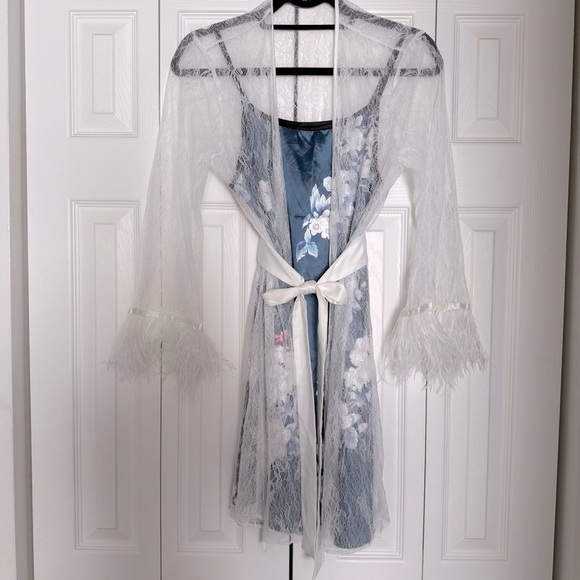 Rya Collection Women’s White Lace Feathered Trim Robe Attached Satin Belt S NWOT - Picture 9 of 11